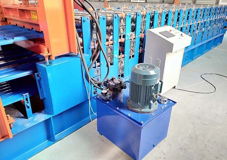 Máquina para fabricar láminas de acero de tres capas